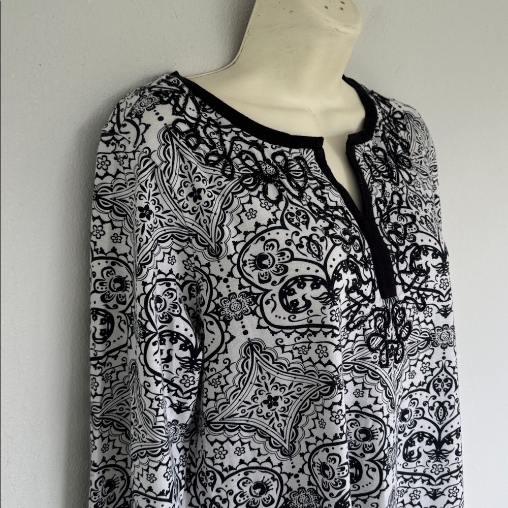 Coral Bay black white henna medallion print notch neckline 3/4 sleeve top small - Picture 6 of 15